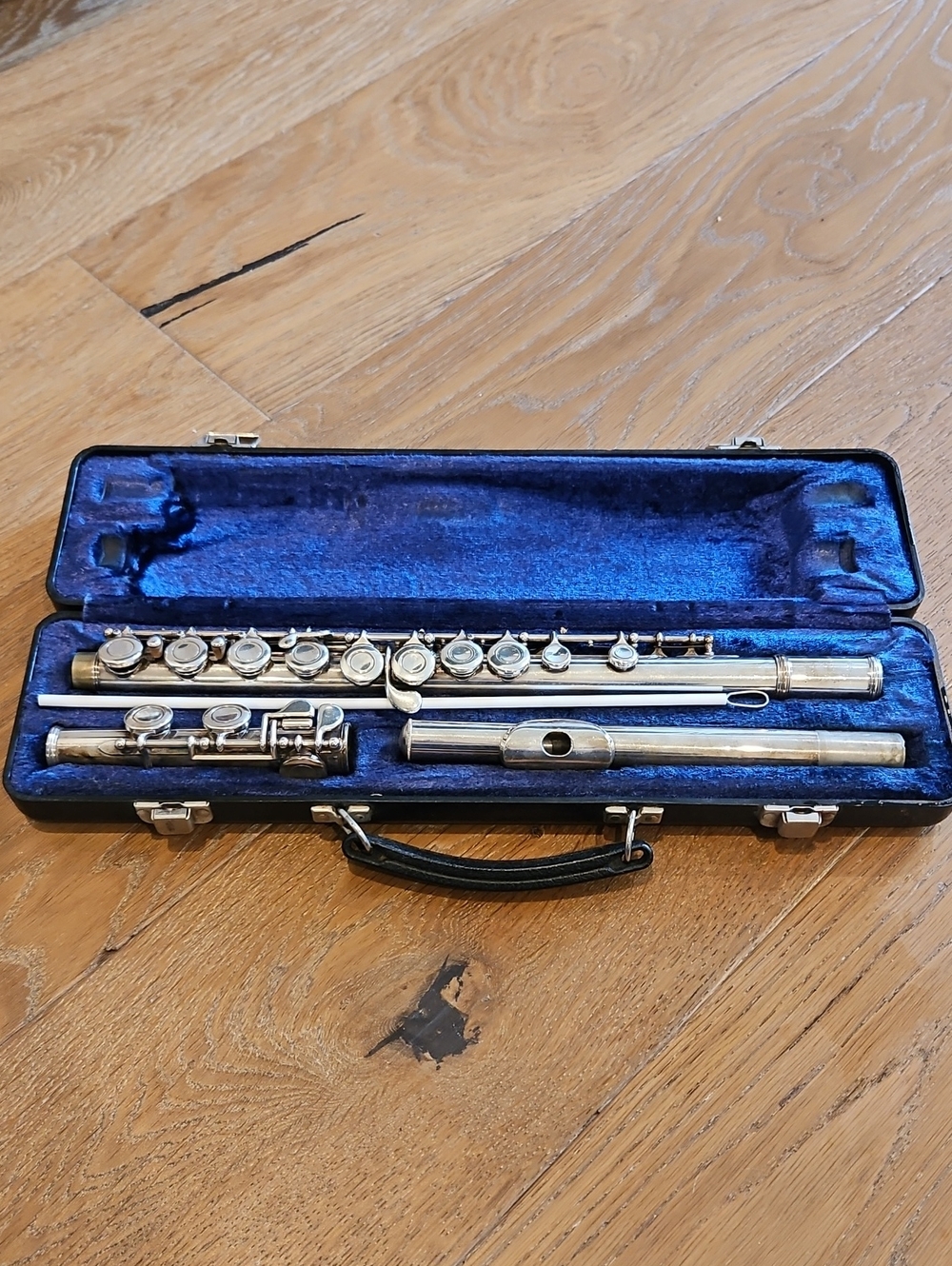 Silver Flute in Blue Lined Case - Armstrong